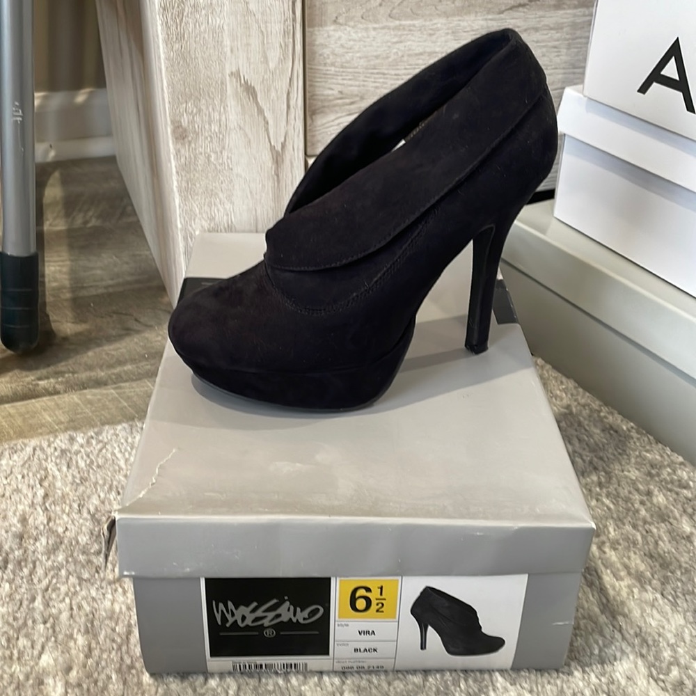 Mossimo black heel/bootie smoke free home
